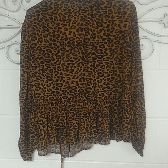 TIME AND TRU ASYMETRICAL PEPLUM SHIRT IN LEOPARD - Picture 2 of 11